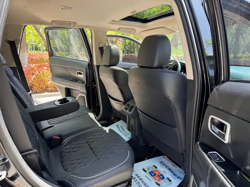 Mitsubishi Outlander 2021 из CN, фото 7