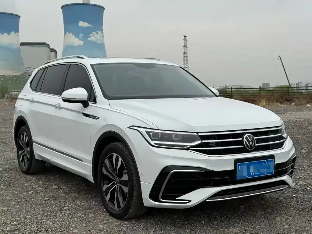Volkswagen Tiguan L — фото 7