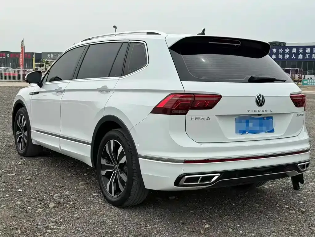 Volkswagen Tiguan L — фото 9
