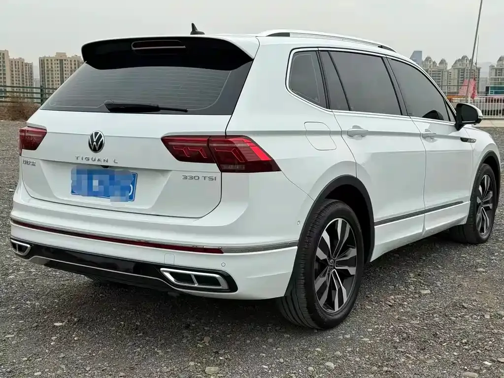 Volkswagen Tiguan L — фото 10