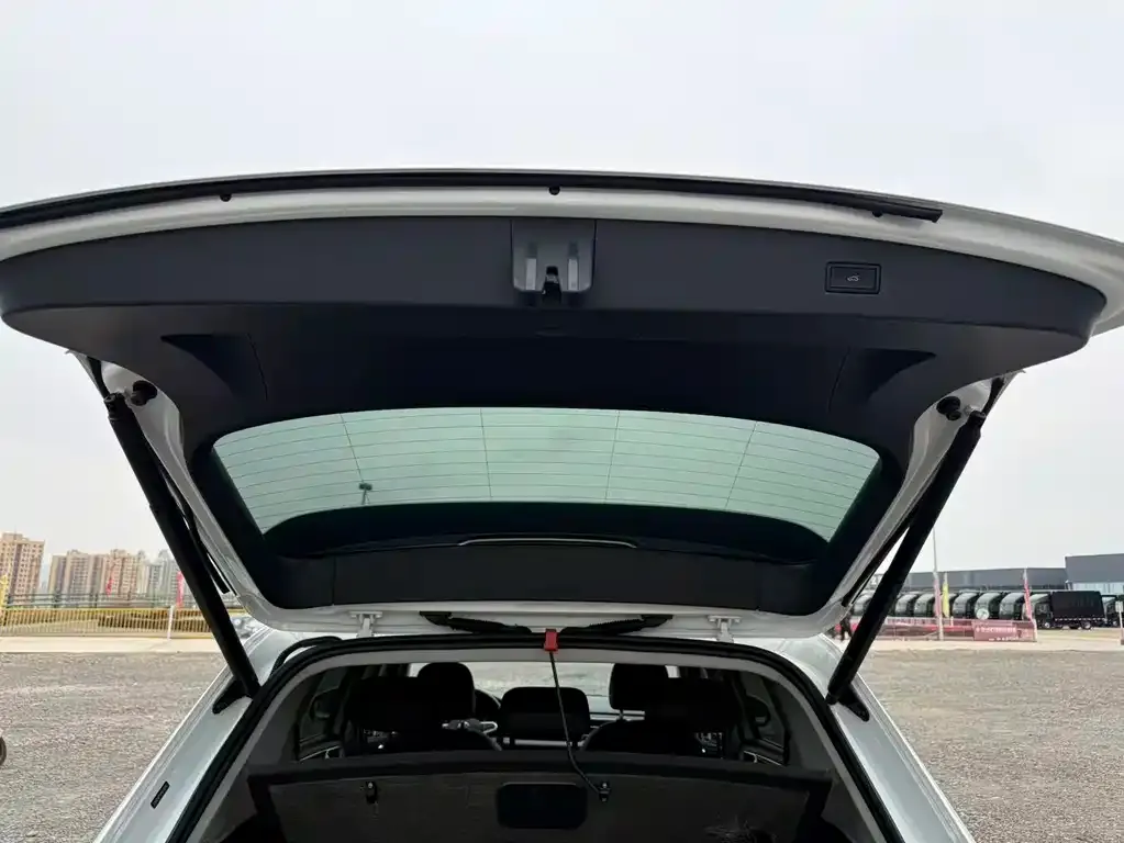 Volkswagen Tiguan L — фото 8