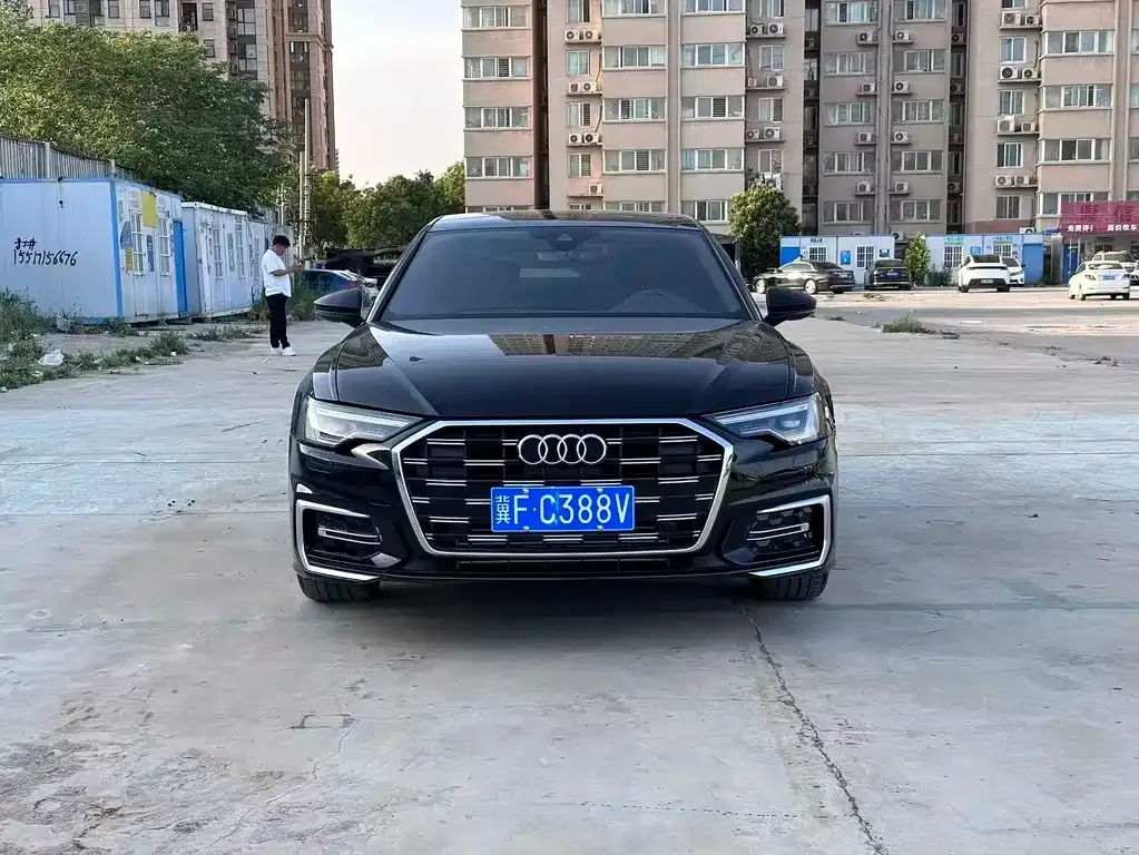 Audi A6L — фото 1