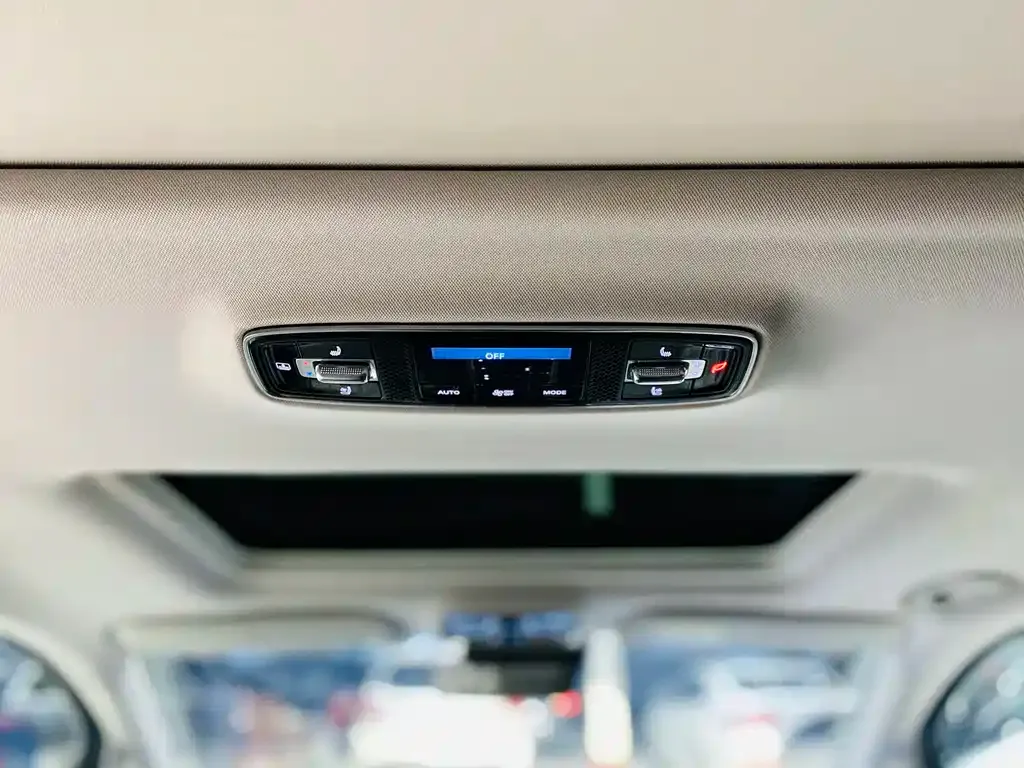 Roewe iMAX8 — фото 8