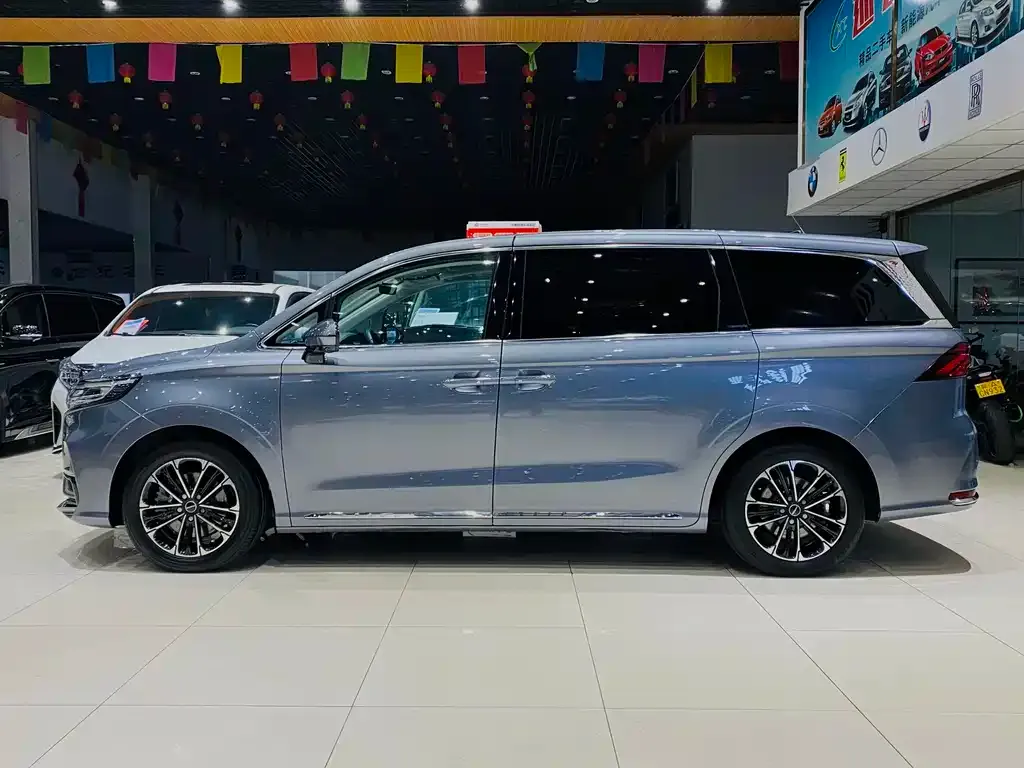 Roewe iMAX8 — фото 3