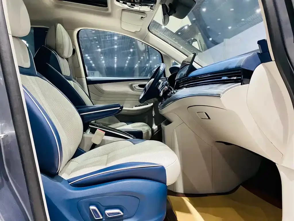 Roewe iMAX8 — фото 6