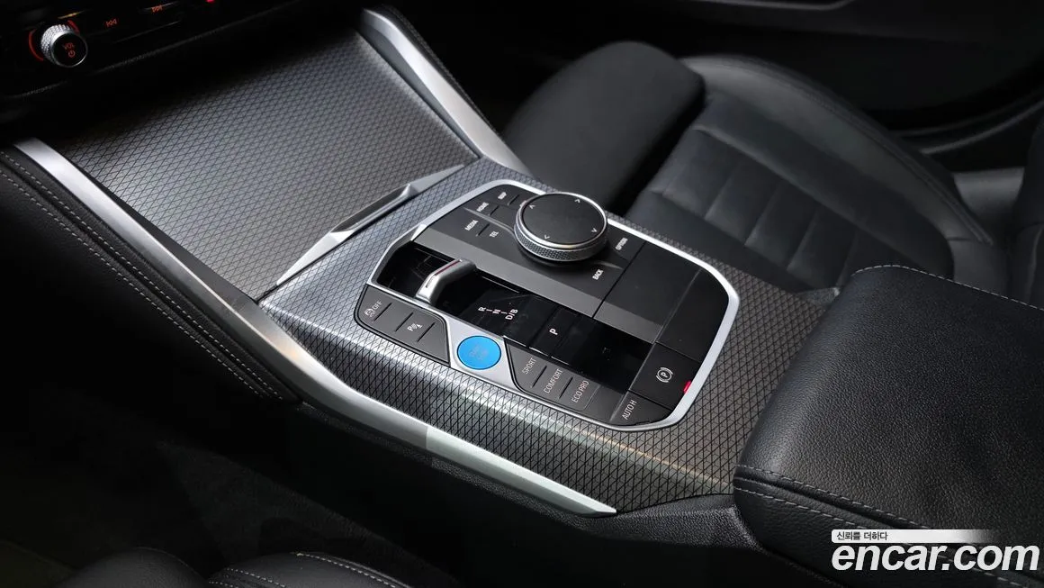 BMW i4 — фото 10