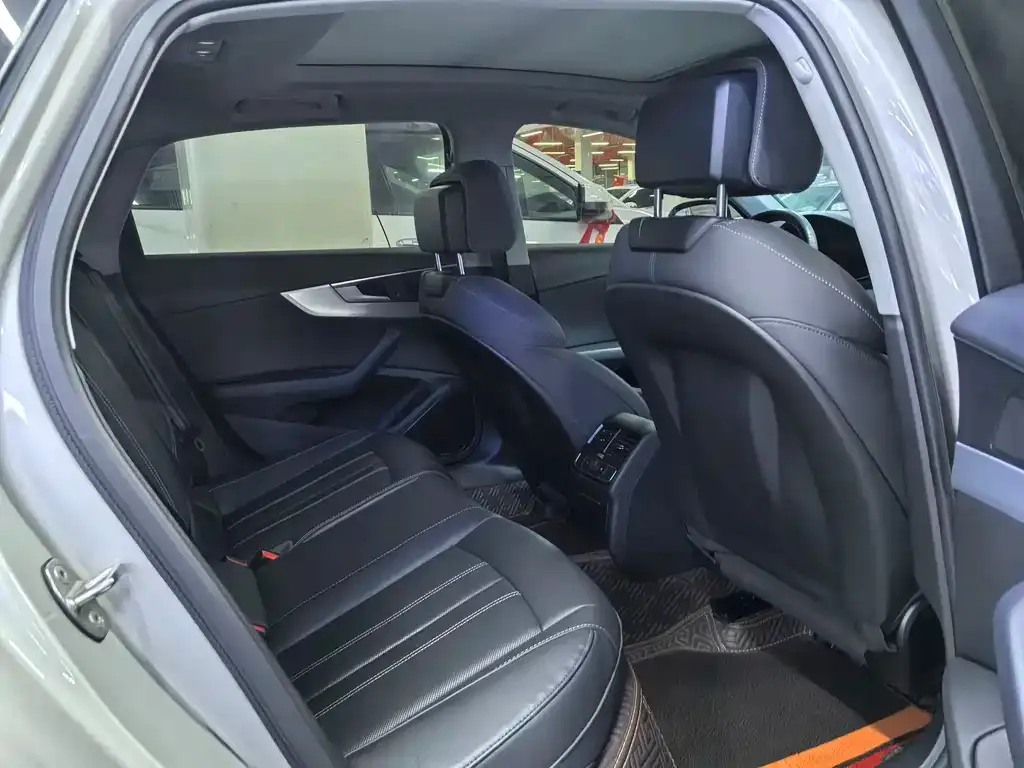 Audi A4L 2024 из CN, фото 3