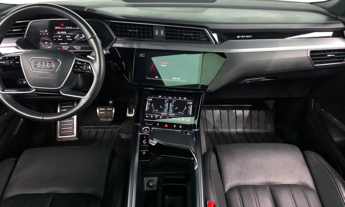 Audi e-tron 2023 из KR, фото 8