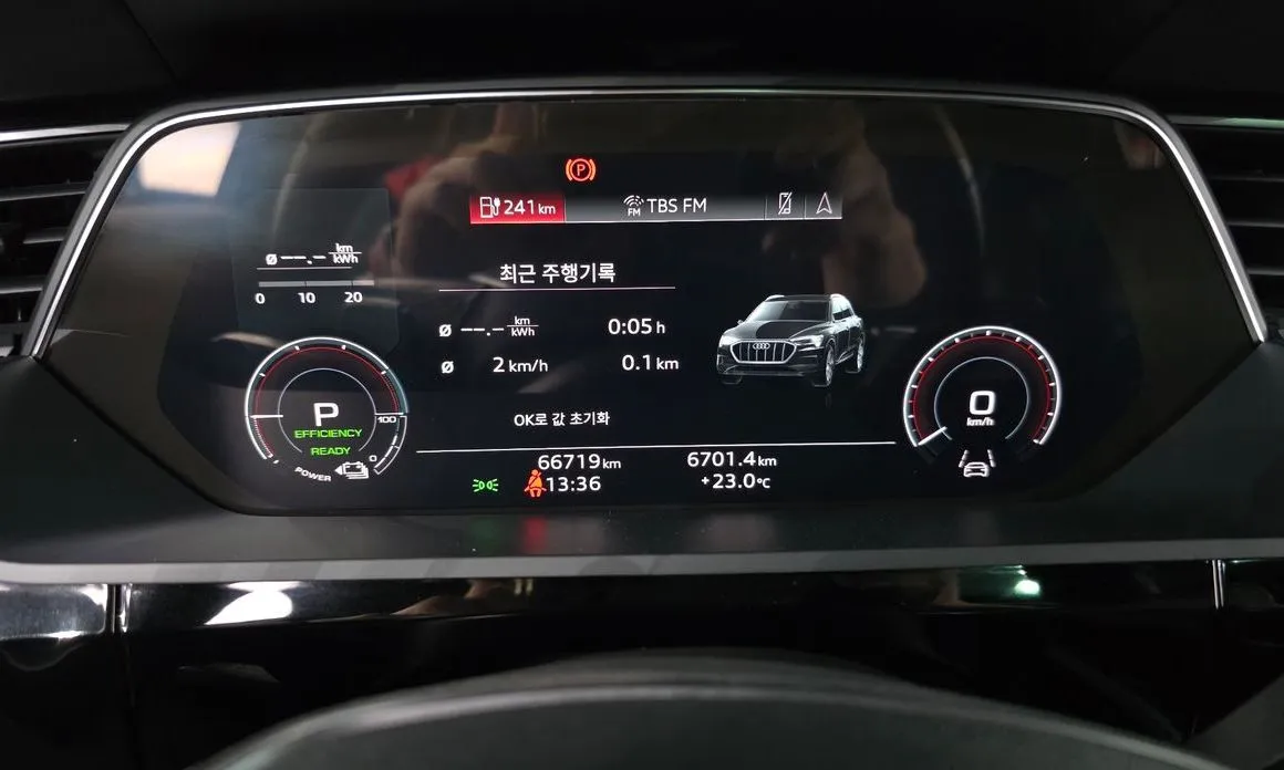 Audi e-tron 2023 из KR, фото 7