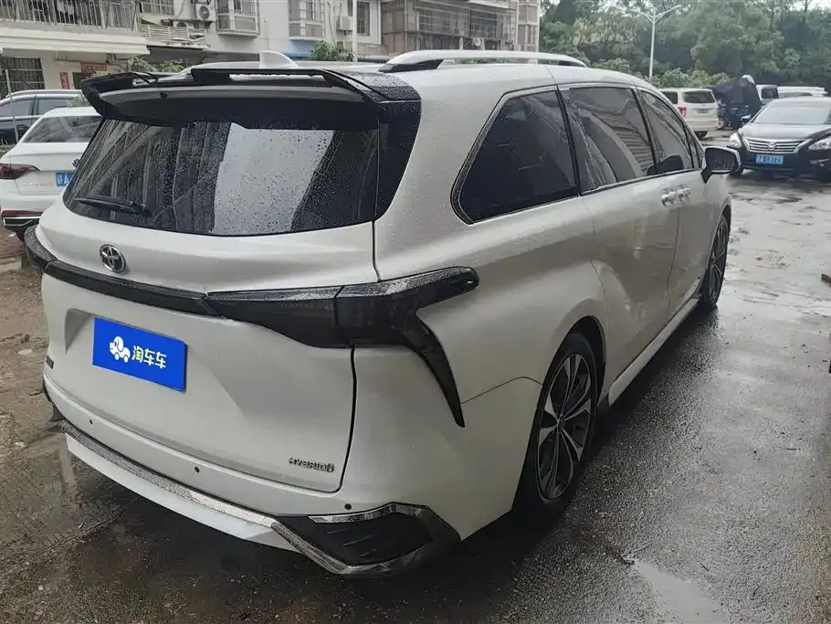 Toyota Granvia — фото 10