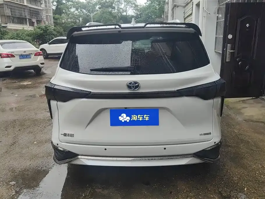 Toyota Granvia — фото 3