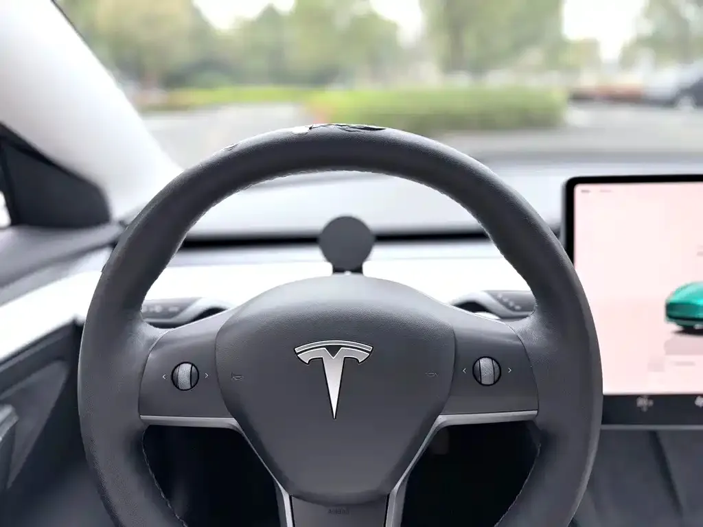 Tesla Model 3 — фото 5