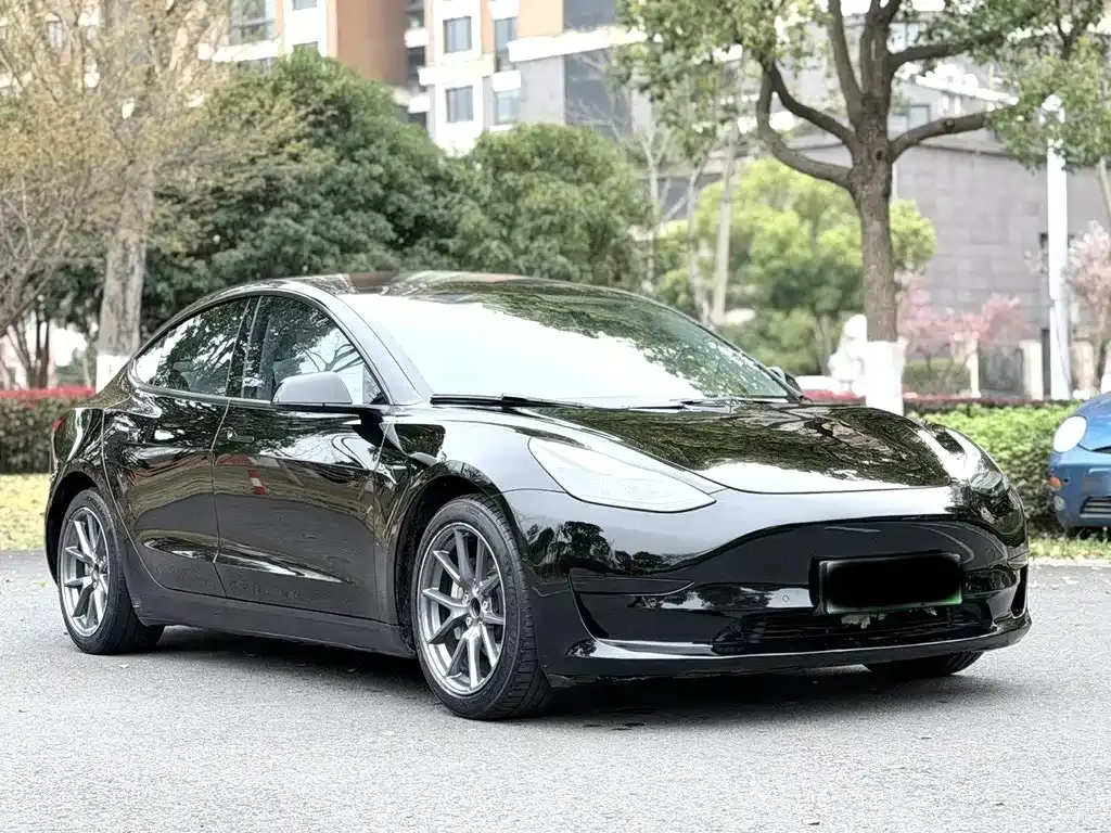 Tesla Model 3 — фото 10