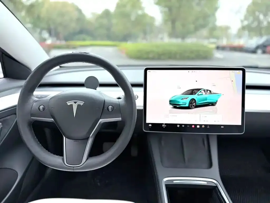 Tesla Model 3 — фото 4