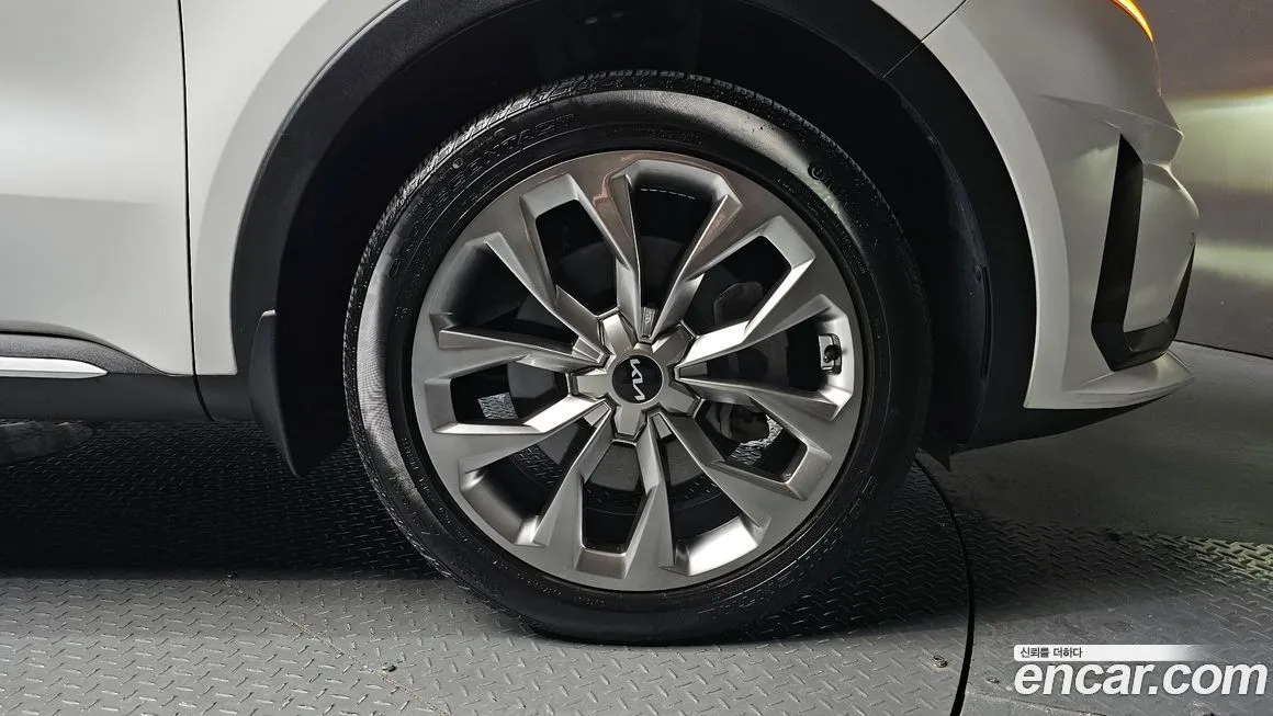 Kia Sorento — фото 8