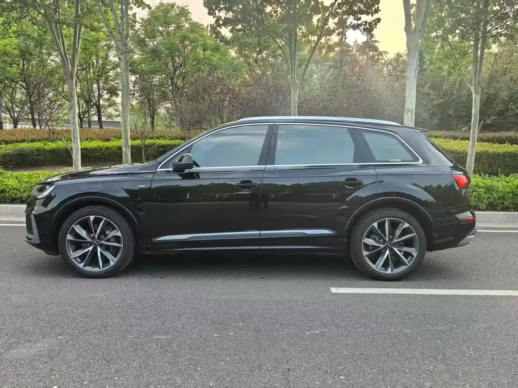 Audi Q7 — фото 8