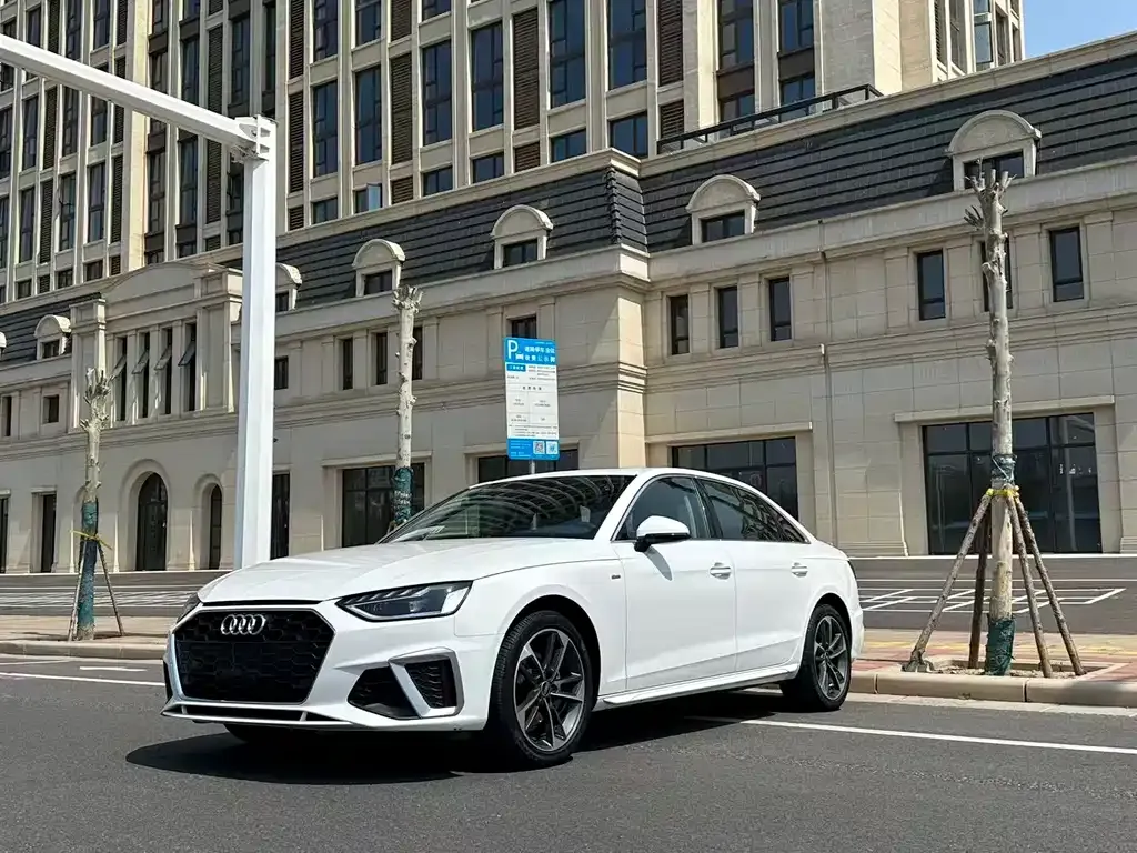 Audi A4L 2023 из CN, фото 1