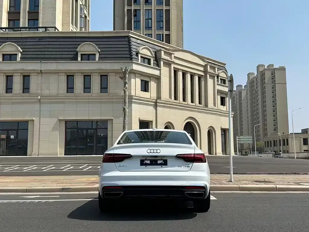 Audi A4L 2023 из CN, фото 6