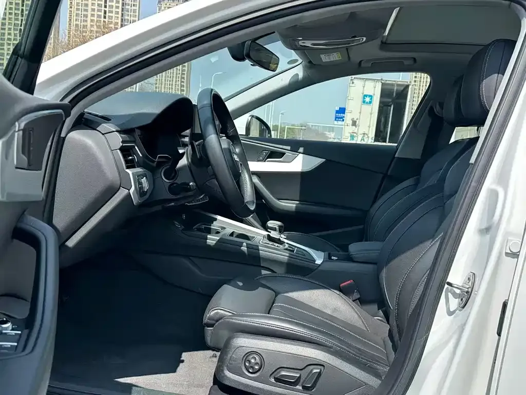 Audi A4L 2023 из CN, фото 7