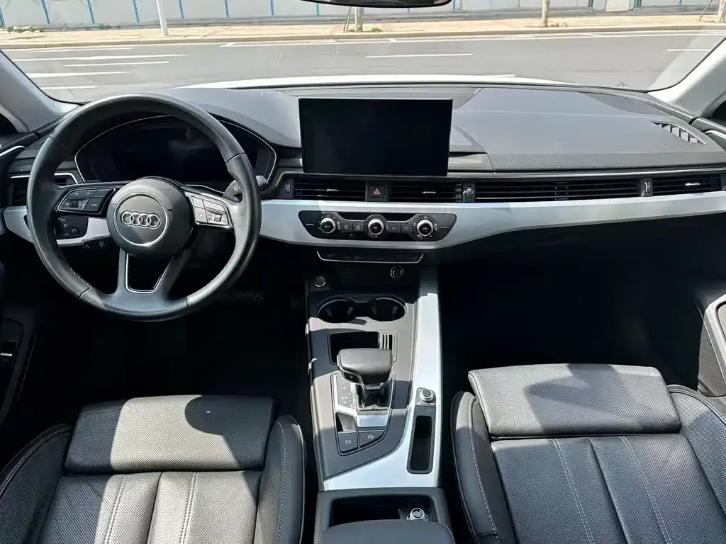Audi A4L 2023 из CN, фото 2