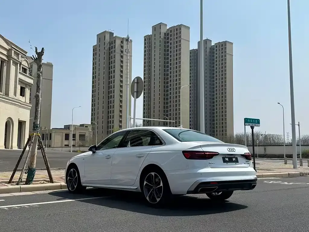 Audi A4L 2023 из CN, фото 9