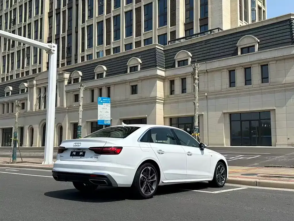 Audi A4L 2023 из CN, фото 8