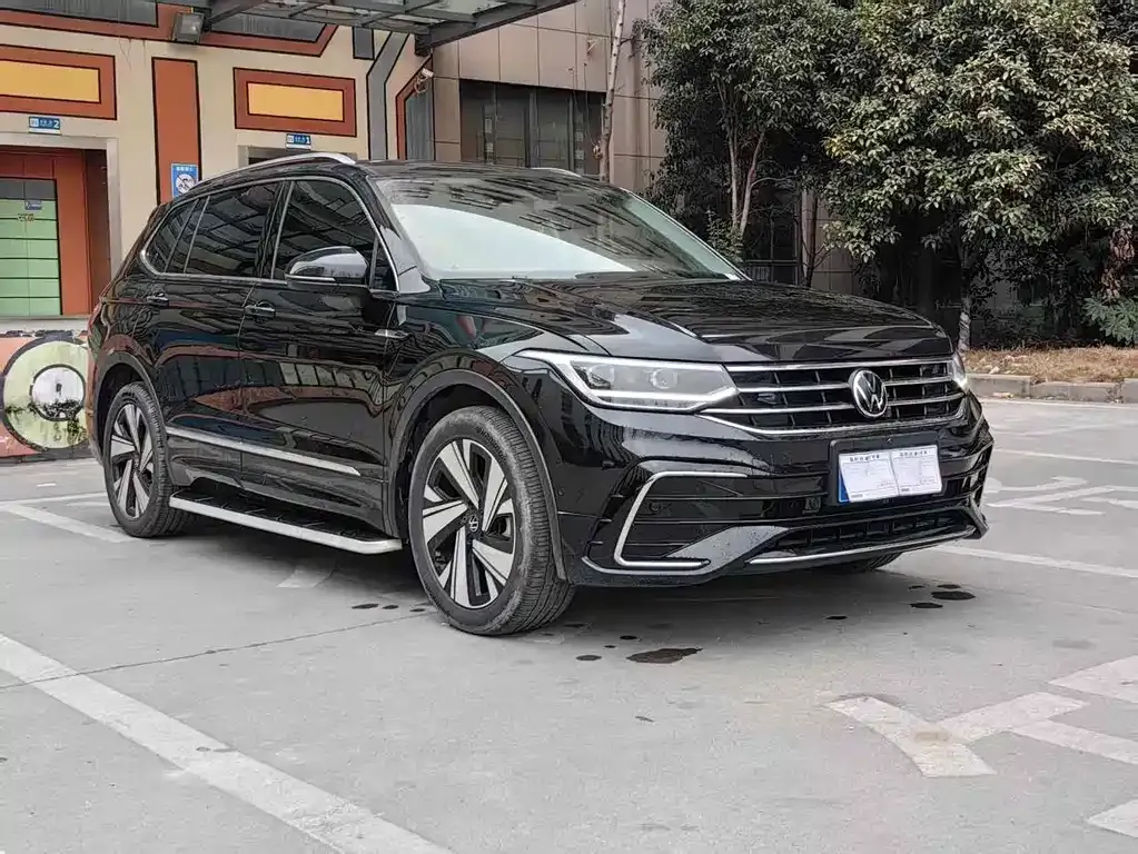 Volkswagen Tiguan L — фото 6