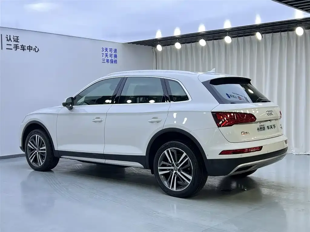 Audi Q5L 2021 из CN, фото 2