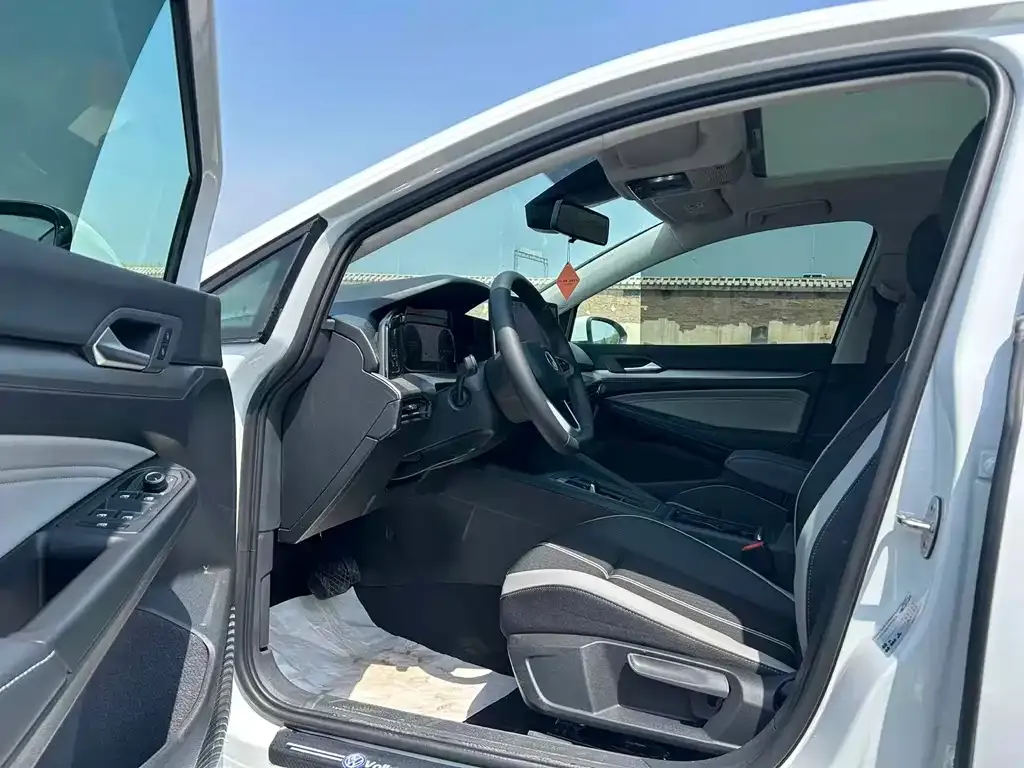 Volkswagen Golf 2025 из CN, фото 8