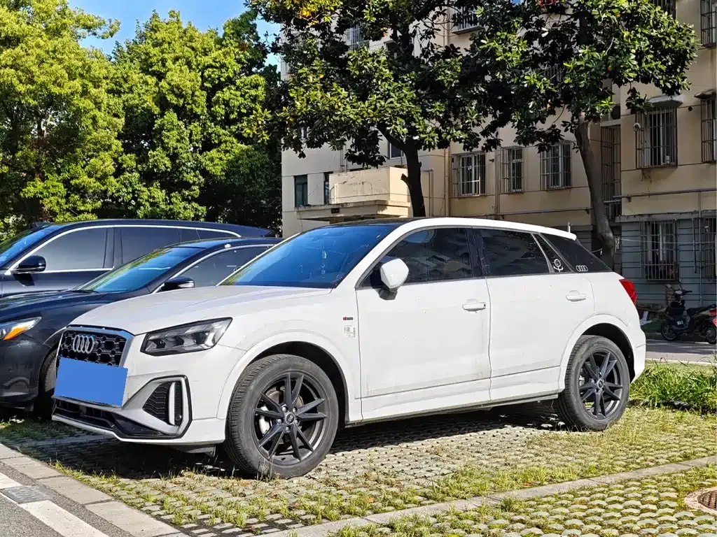Audi Q2L 2023 из CN, фото 1