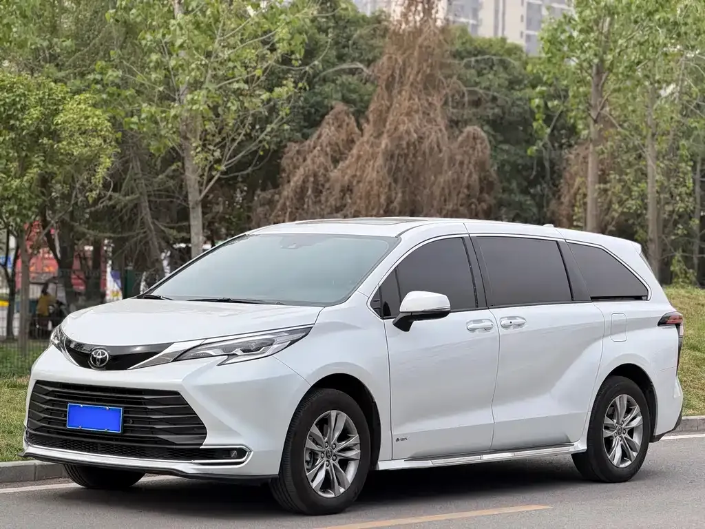 Toyota Sienna 2025 из CN, фото 1