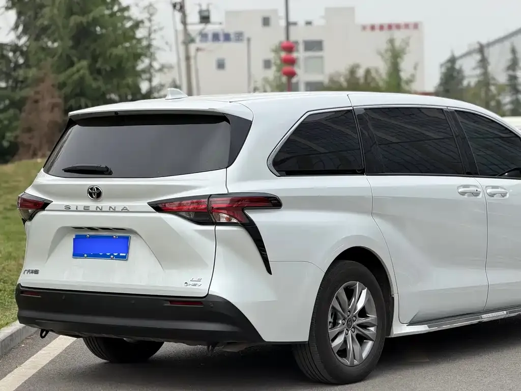 Toyota Sienna 2025 из CN, фото 7