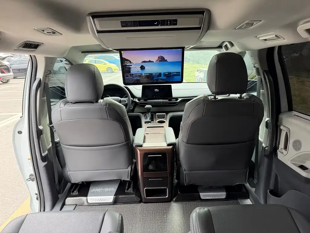 Toyota Sienna 2025 из CN, фото 4