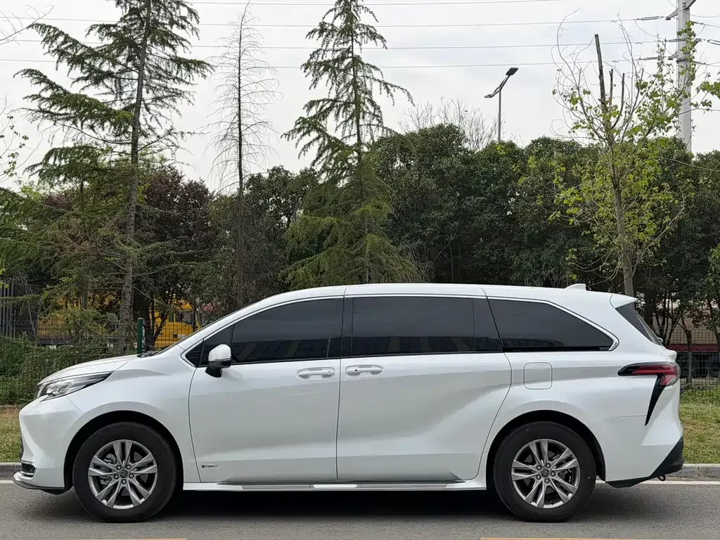 Toyota Sienna 2025 из CN, фото 8