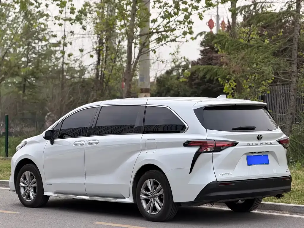 Toyota Sienna 2025 из CN, фото 6