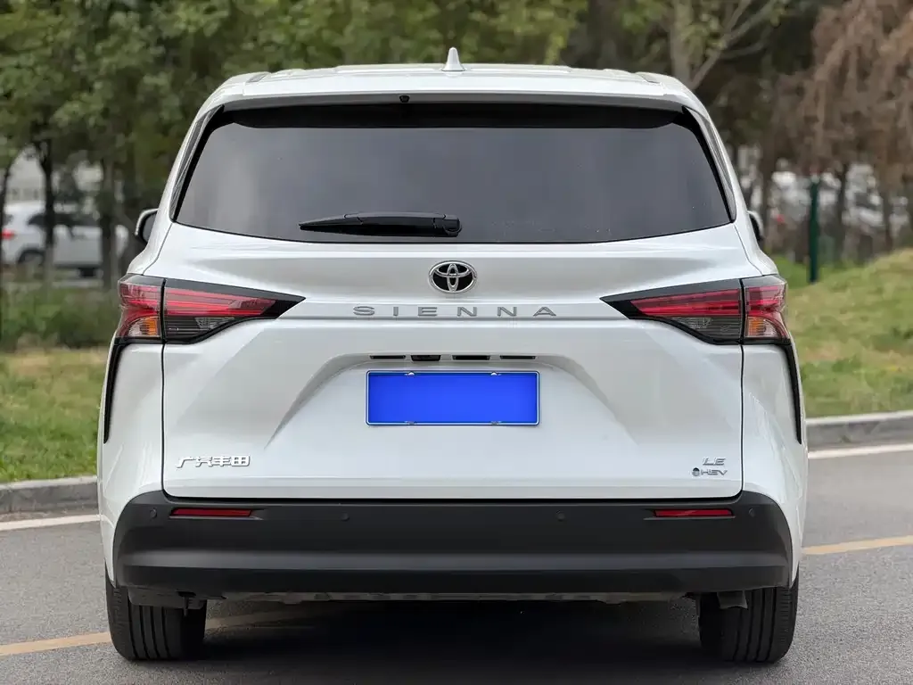 Toyota Sienna 2025 из CN, фото 2