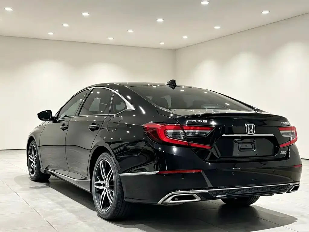 Honda Accord — фото 8