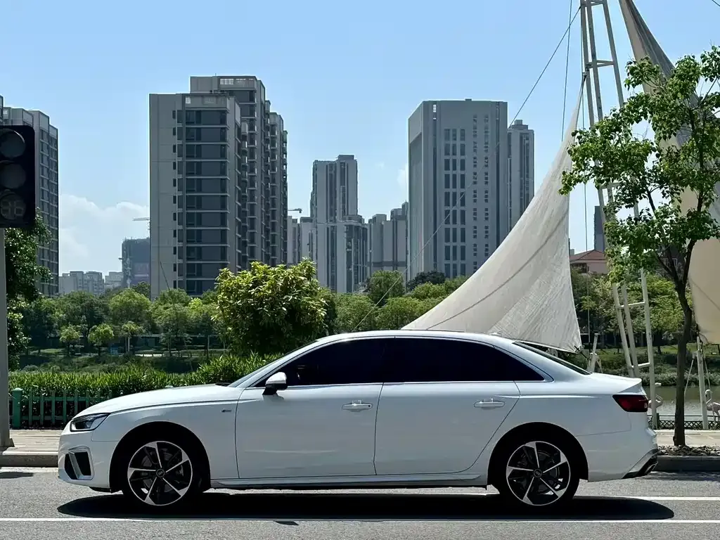 Audi A4L 2024 из CN, фото 4