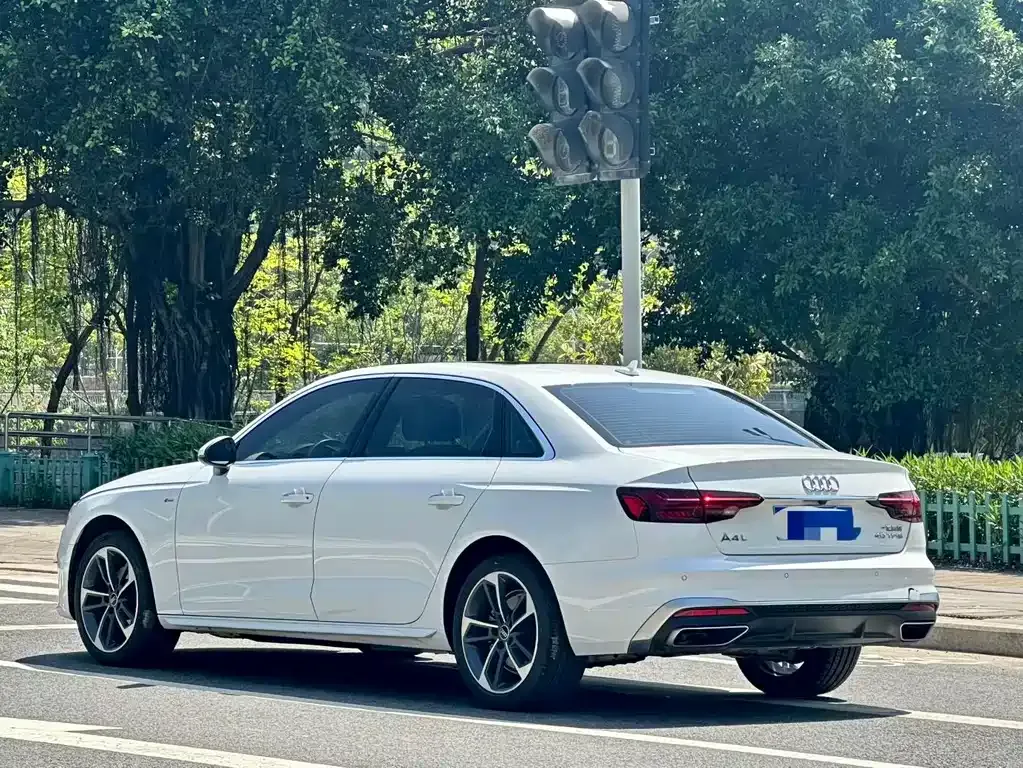 Audi A4L 2024 из CN, фото 8