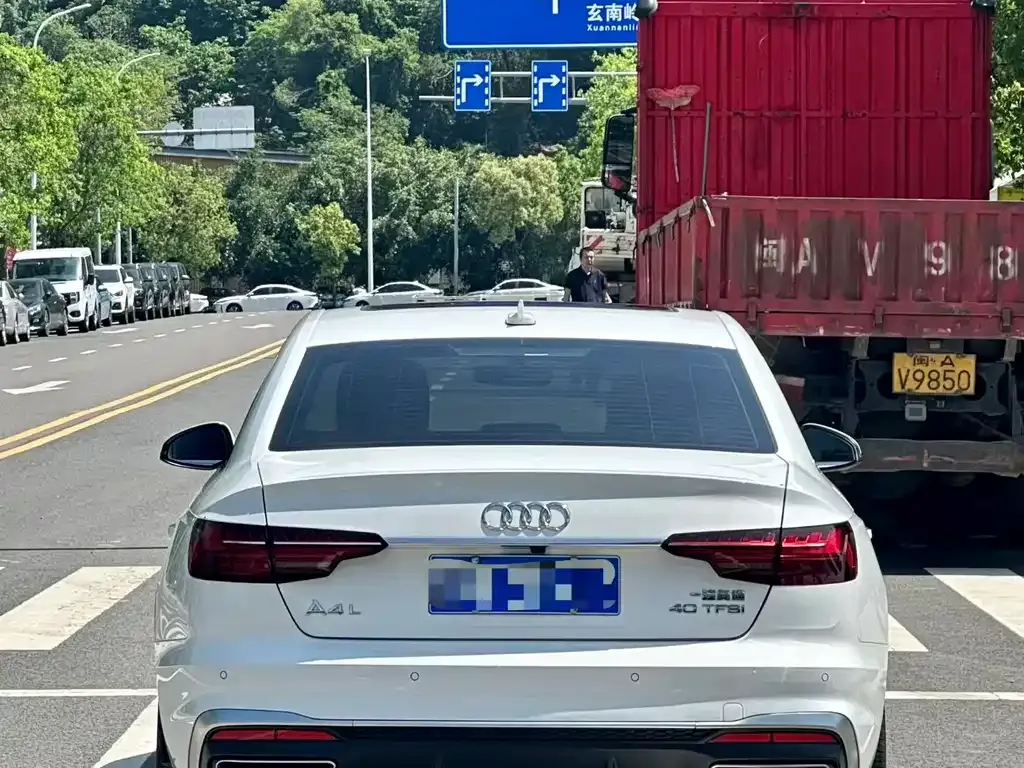Audi A4L 2024 из CN, фото 5