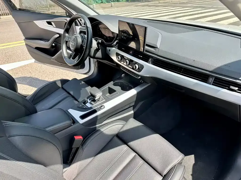 Audi A4L 2024 из CN, фото 9
