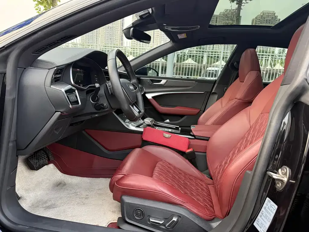 Audi A7L 2023 из CN, фото 2