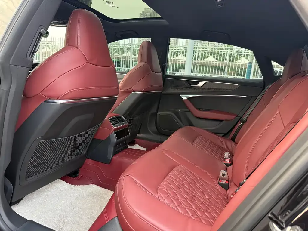 Audi A7L 2023 из CN, фото 6