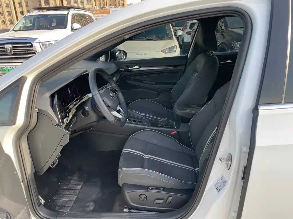 Volkswagen Golf 2022 из CN, фото 3