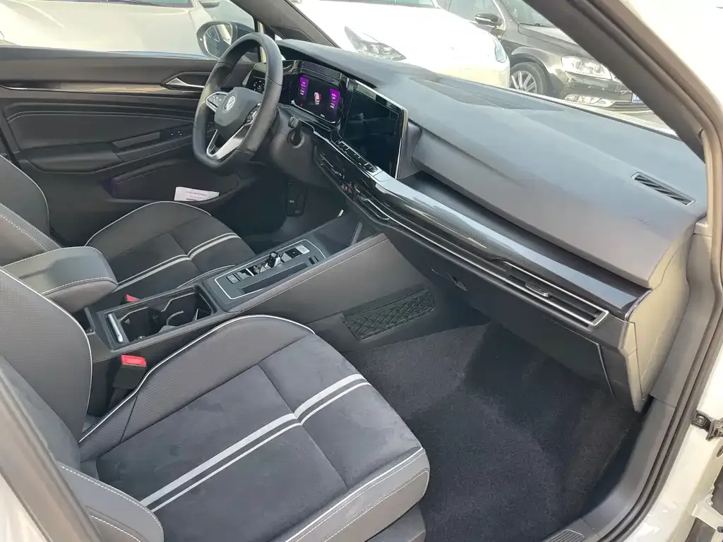 Volkswagen Golf 2022 из CN, фото 4