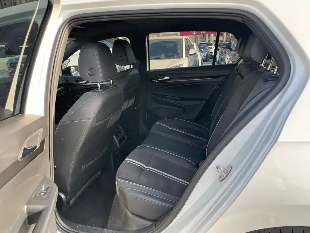 Volkswagen Golf 2022 из CN, фото 10