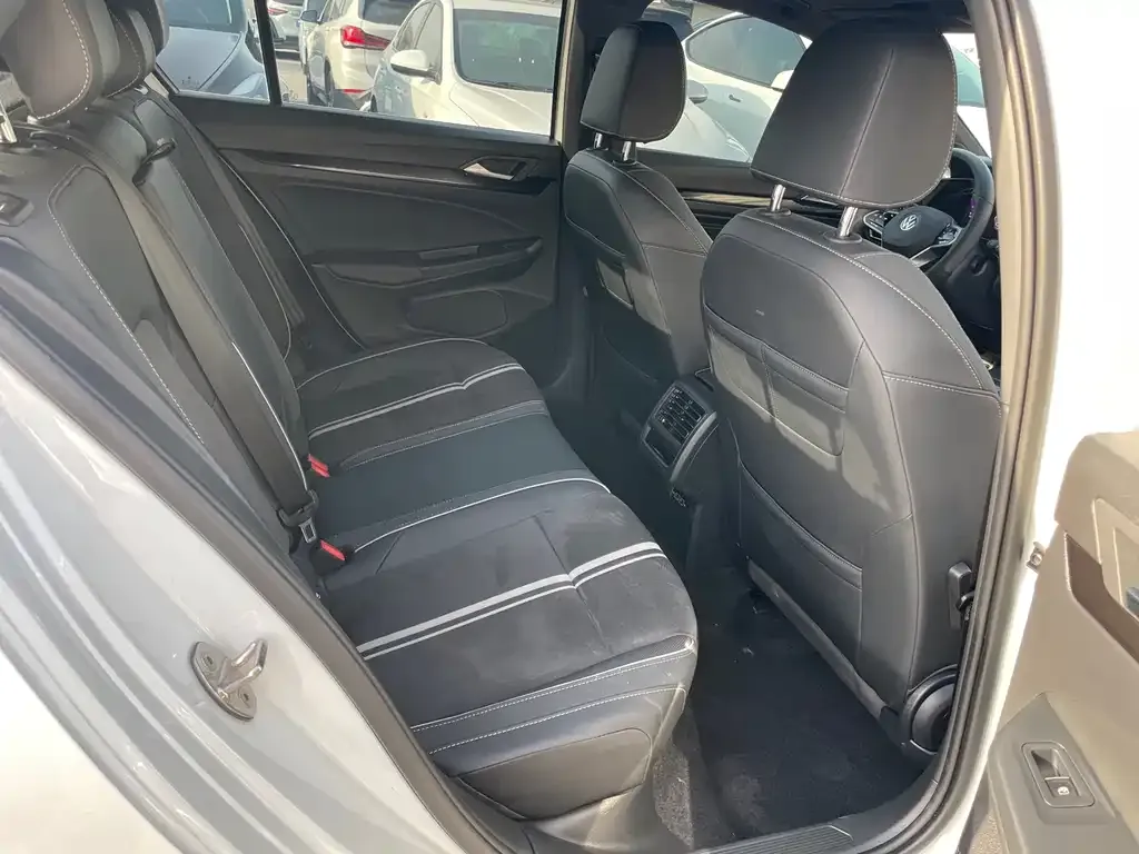 Volkswagen Golf 2022 из CN, фото 7