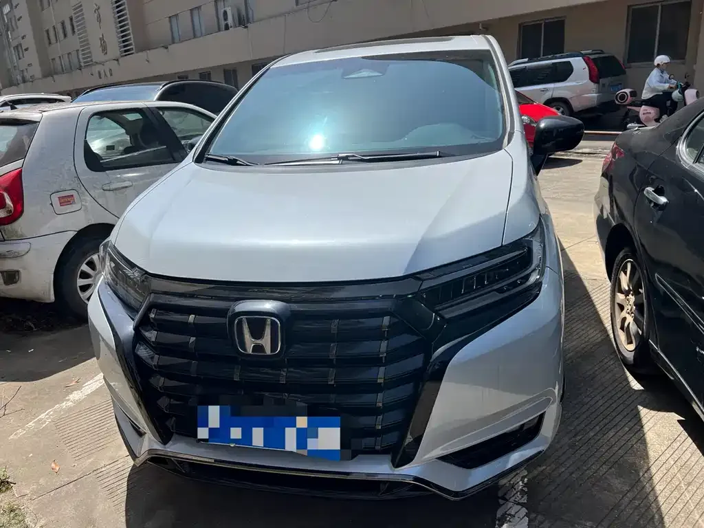 Honda Elysion 2024 из CN, фото 2
