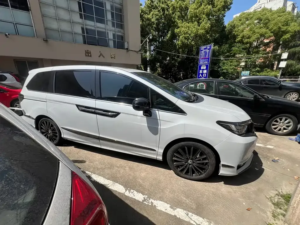 Honda Elysion 2024 из CN, фото 6