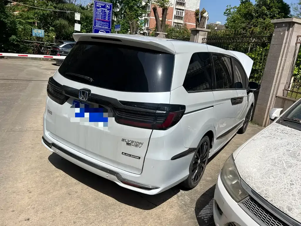 Honda Elysion 2024 из CN, фото 7